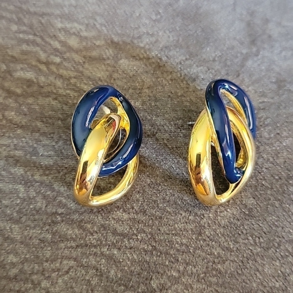 VTG NAPIER 1980s Navy Blue Enamel Interlocking Oval Baddie Post Earrings - Picture 3 of 6